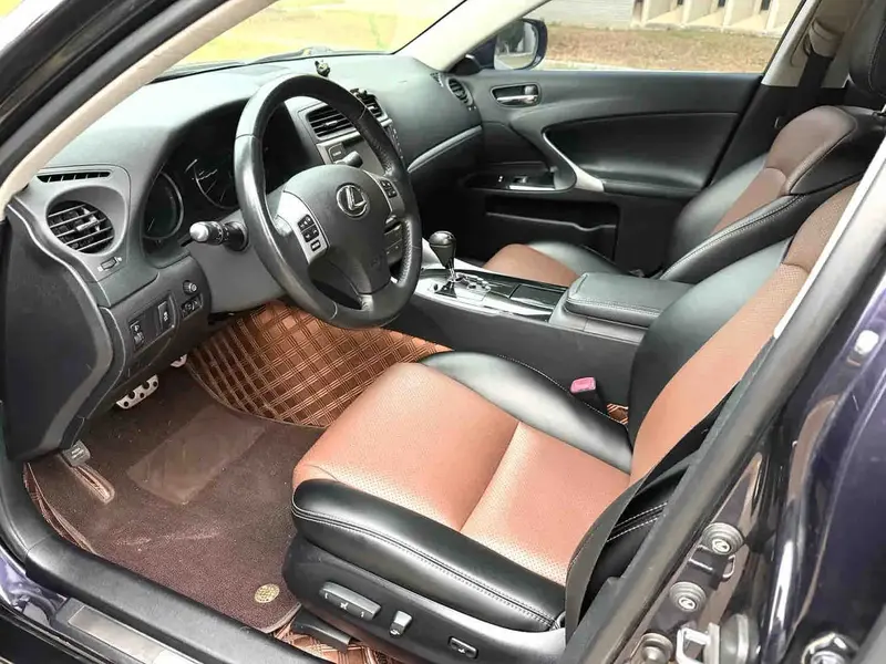 Vehicle photo 7