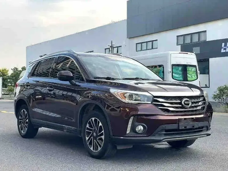 Vehicle photo 2