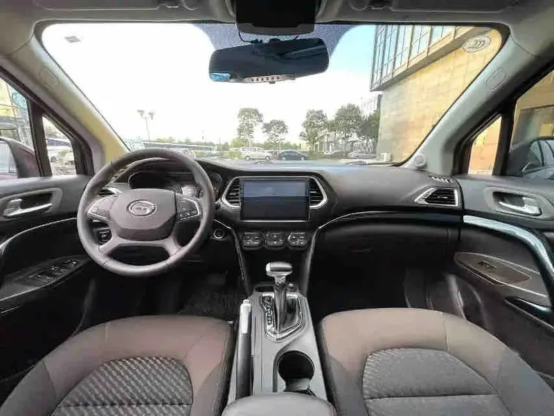 Vehicle photo 7