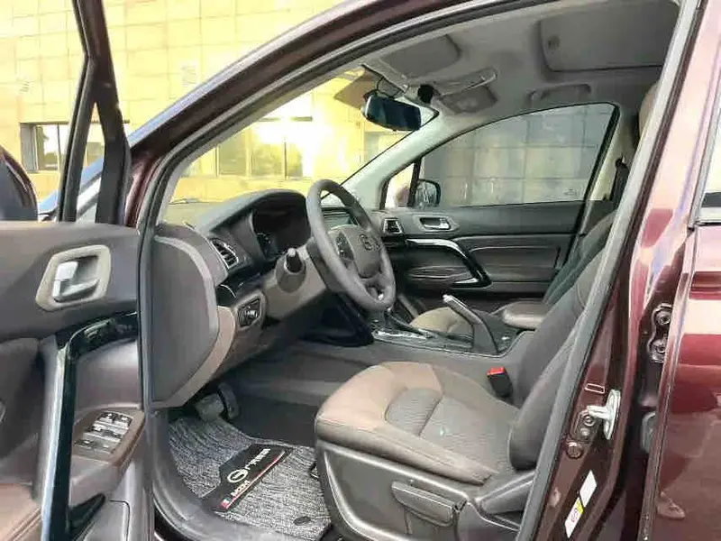 Vehicle photo 8