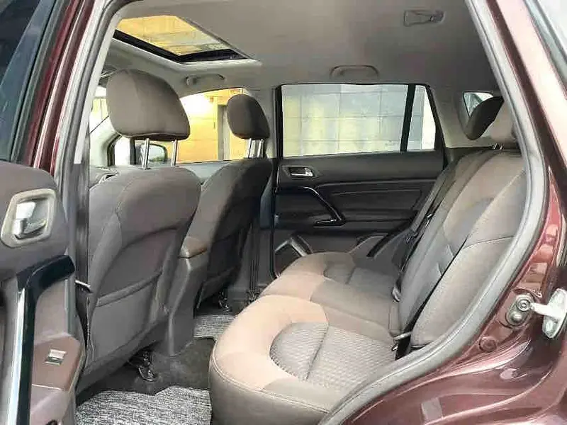 Vehicle photo 9