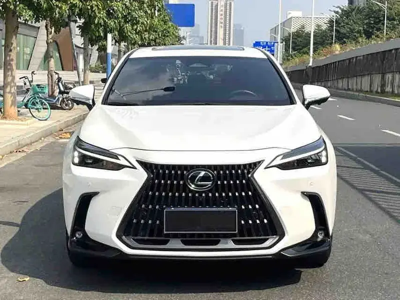 Vehicle photo 2