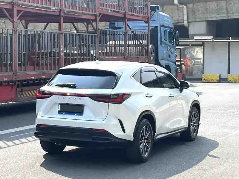 Vehicle photo 4