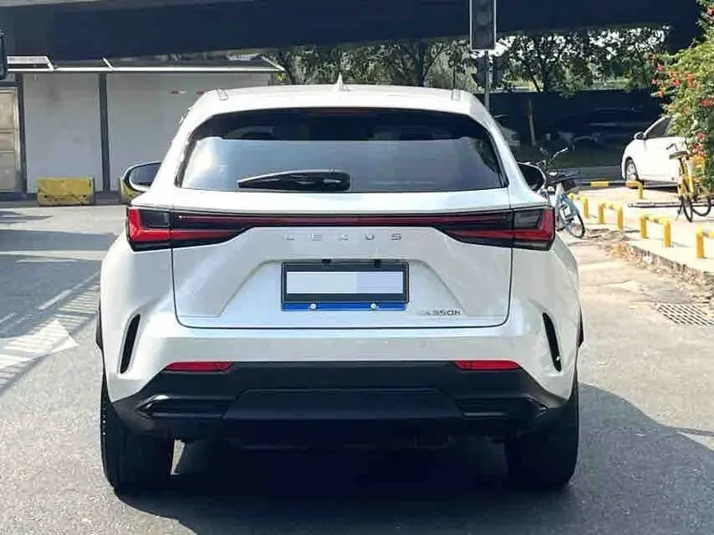 Vehicle photo 5