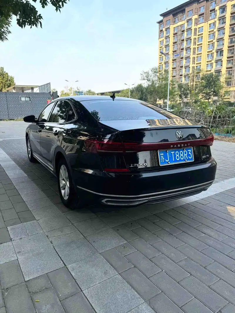 Vehicle photo 3