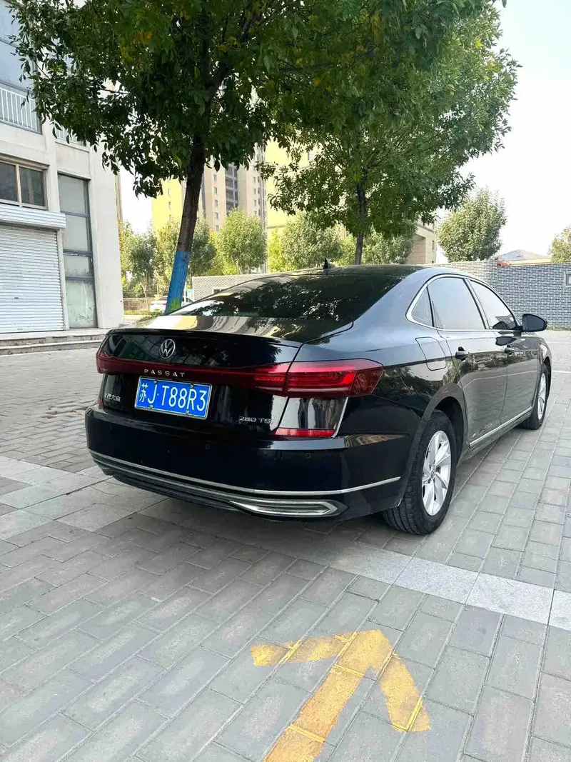 Vehicle photo 4