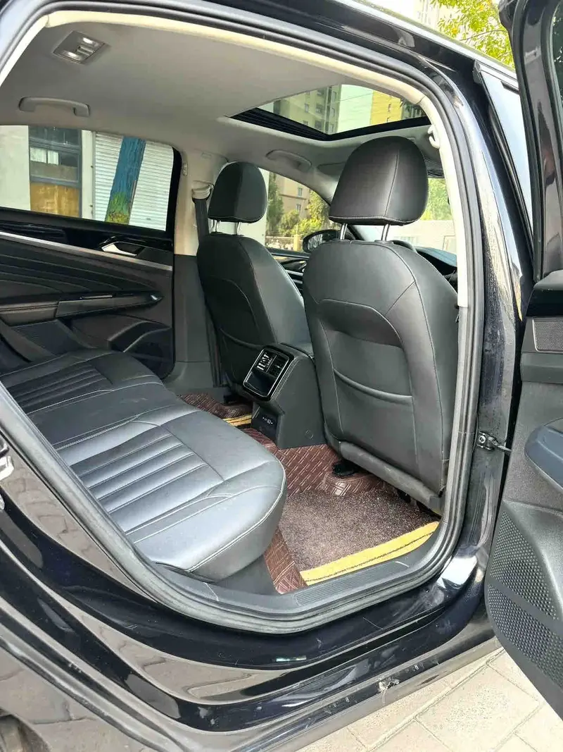 Vehicle photo 9