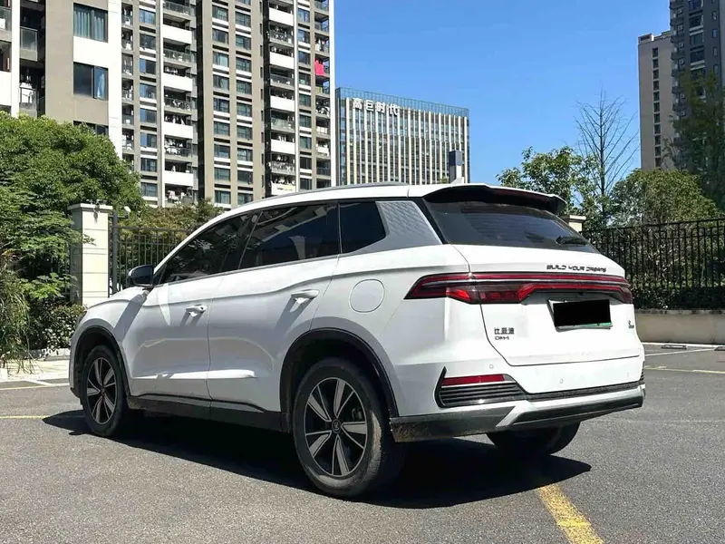 Vehicle photo 4
