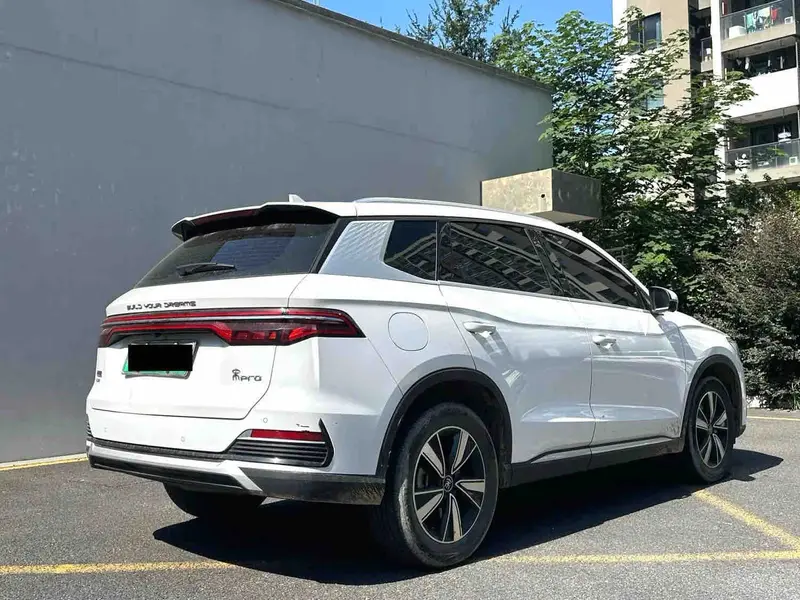 Vehicle photo 6