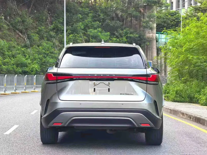 Vehicle photo 6
