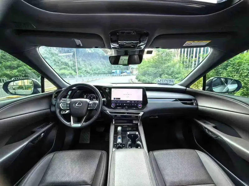 Vehicle photo 9