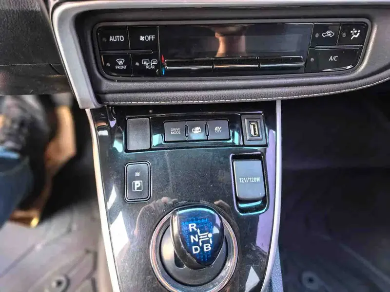 Vehicle photo 8