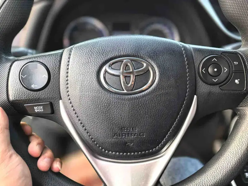 Vehicle photo 9