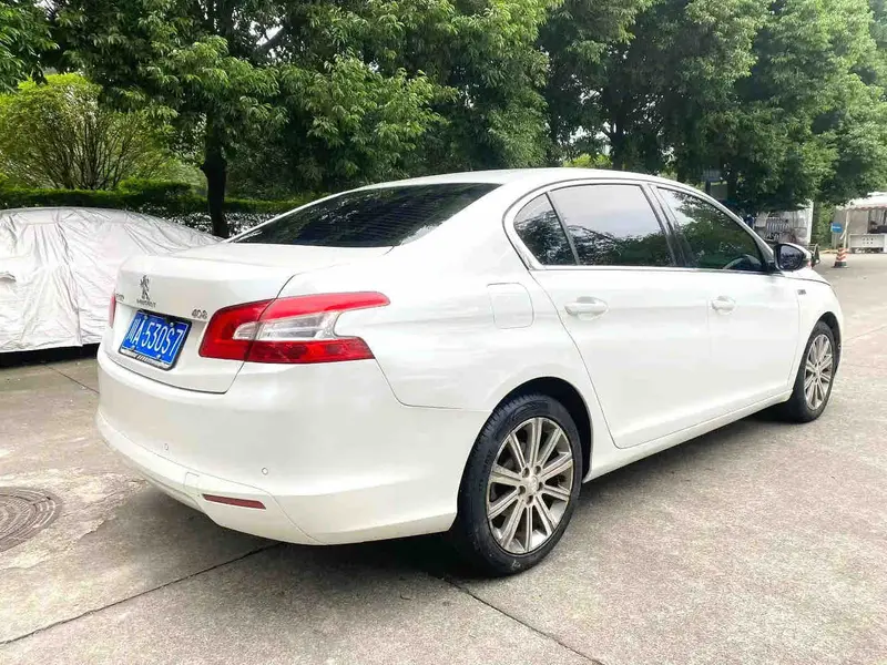 Vehicle photo 4