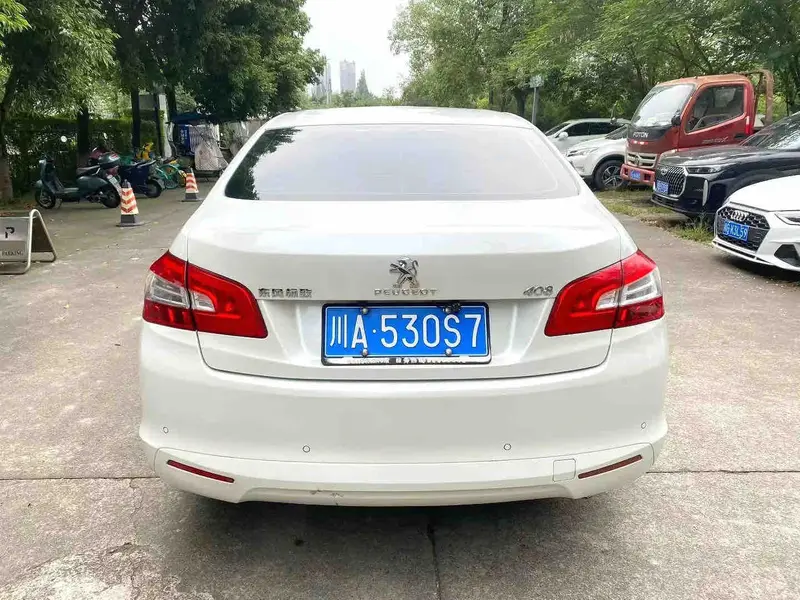 Vehicle photo 5