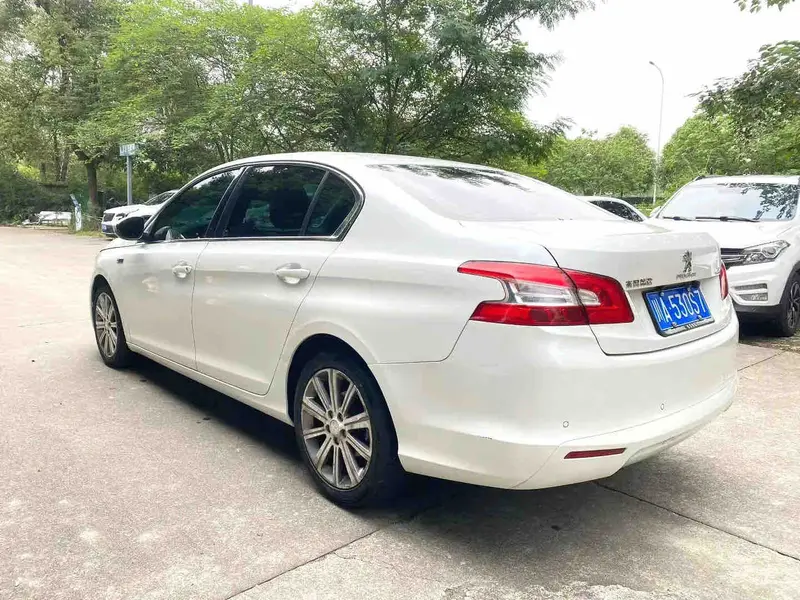 Vehicle photo 6