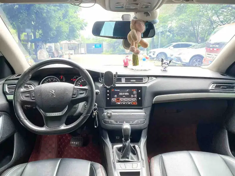 Vehicle photo 7