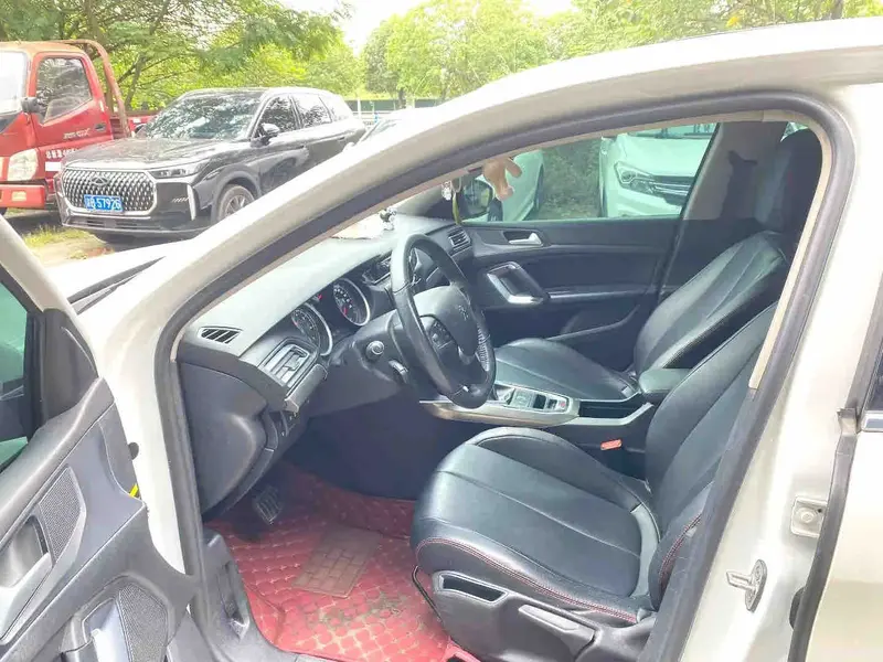 Vehicle photo 8
