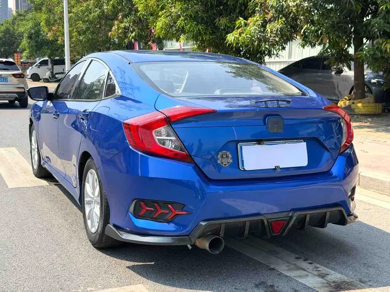 Vehicle photo 4