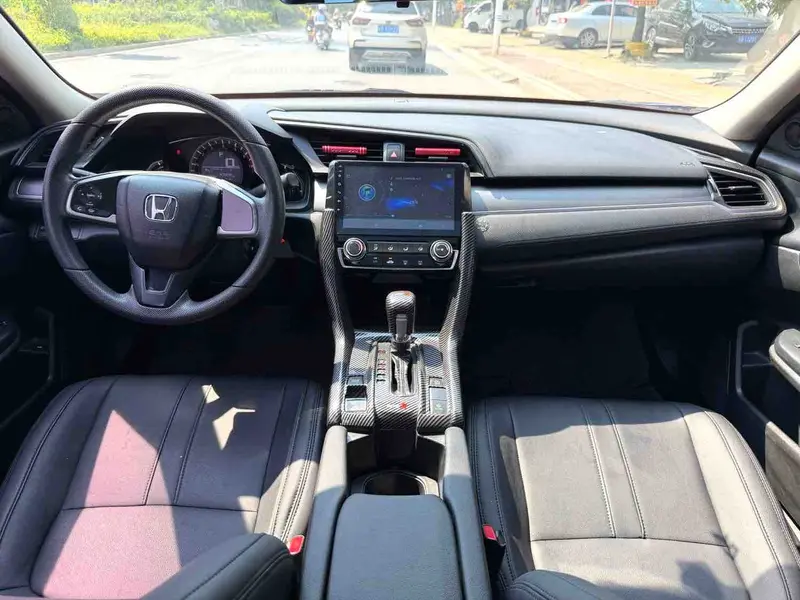 Vehicle photo 7