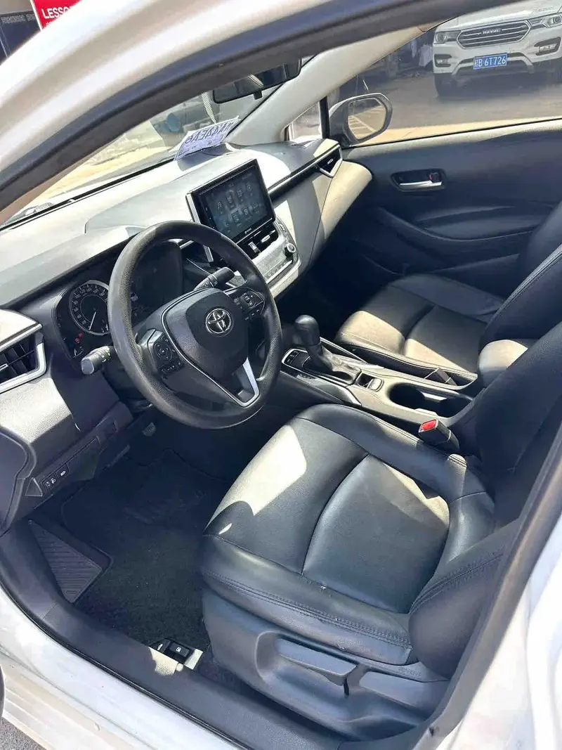 Vehicle photo 5