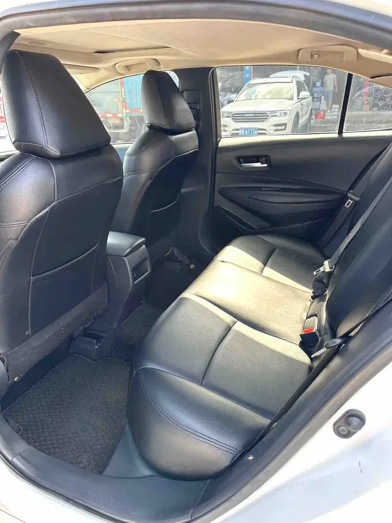 Vehicle photo 6