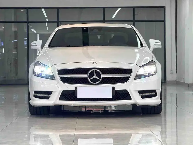 Vehicle photo 2