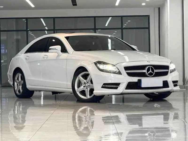Vehicle photo 3