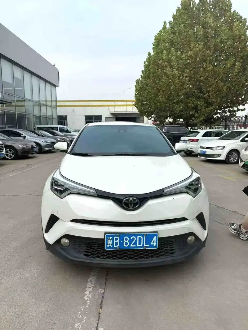Vehicle photo 2