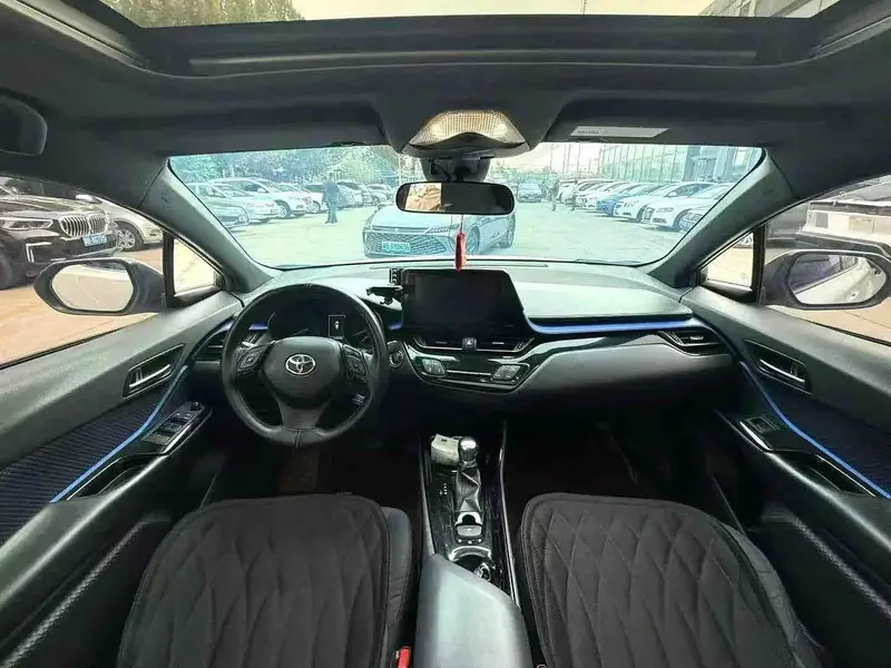 Vehicle photo 5
