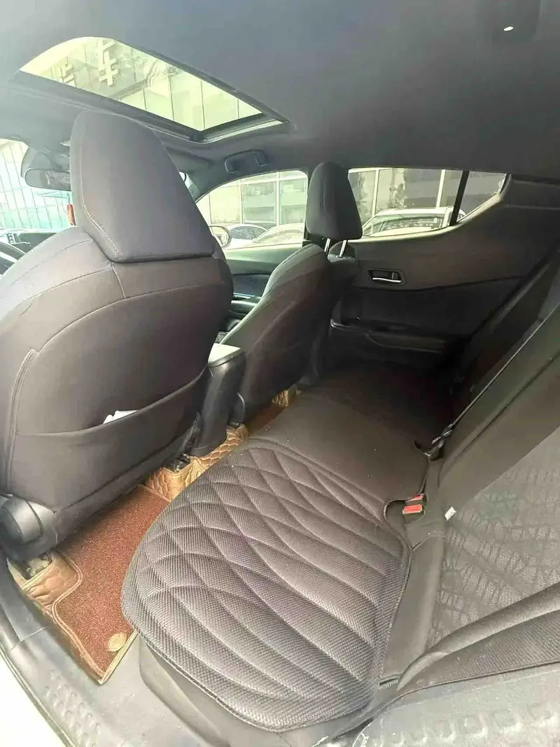 Vehicle photo 6