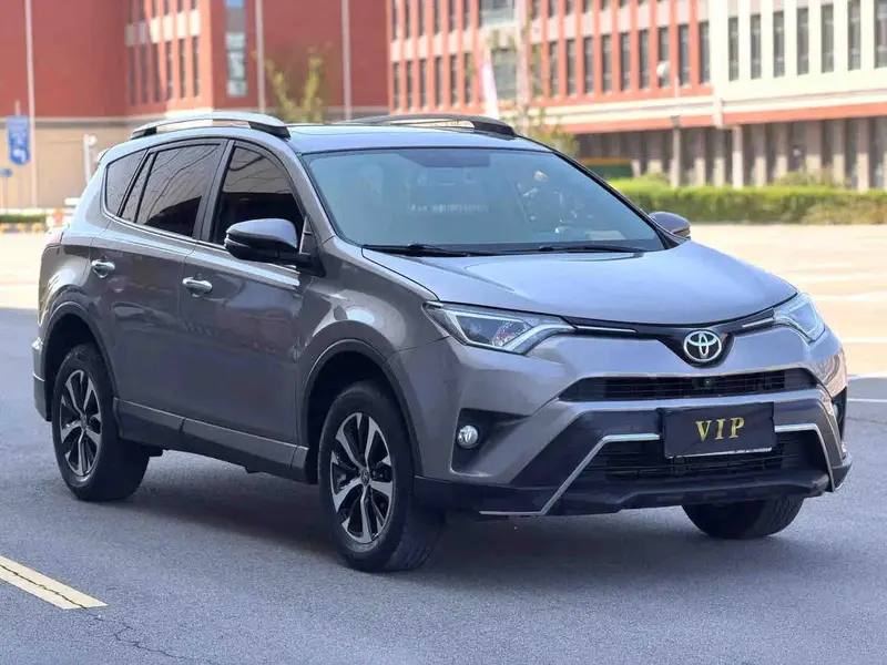 Vehicle photo 2