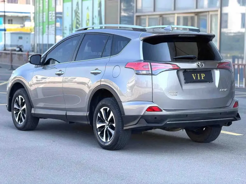 Vehicle photo 3