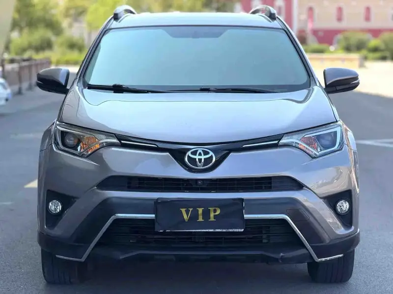 Vehicle photo 6