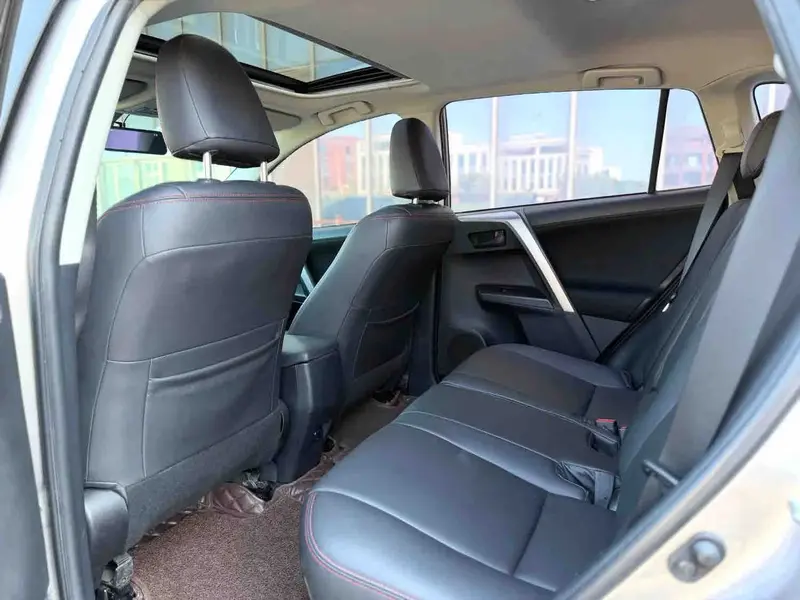 Vehicle photo 8