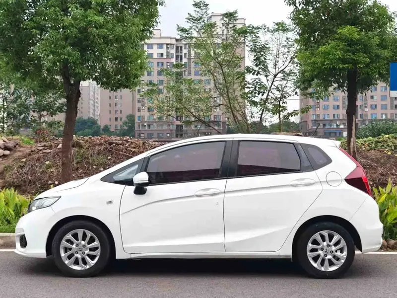 Vehicle photo 3