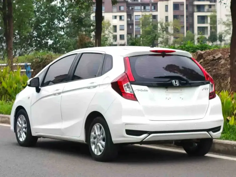 Vehicle photo 4