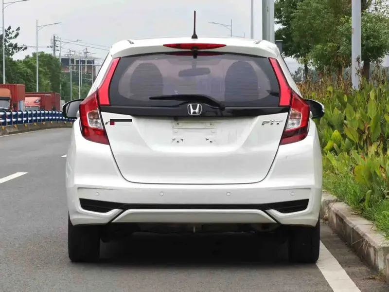 Vehicle photo 6