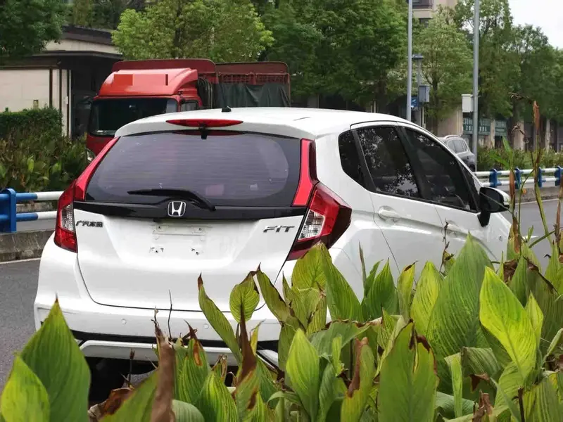 Vehicle photo 7