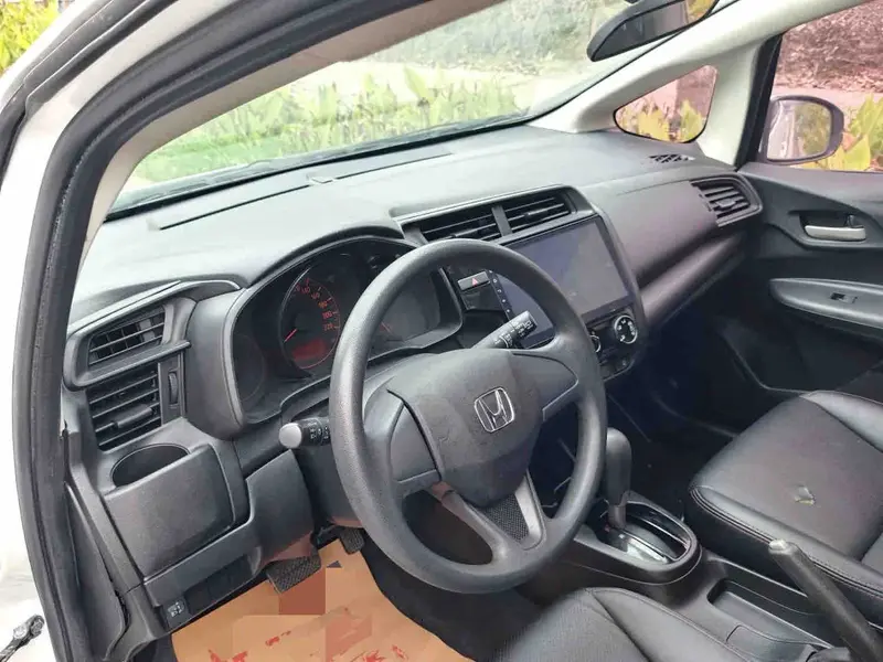 Vehicle photo 8