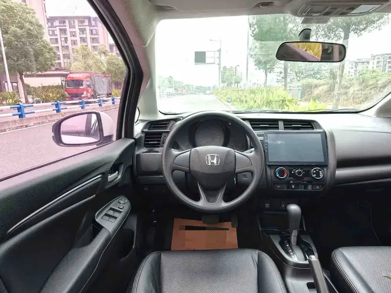 Vehicle photo 9