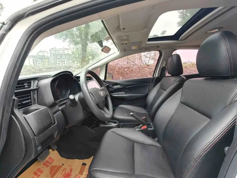 Vehicle photo 10