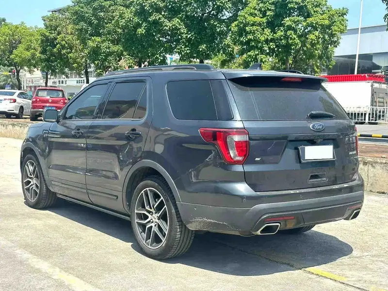 Vehicle photo 3