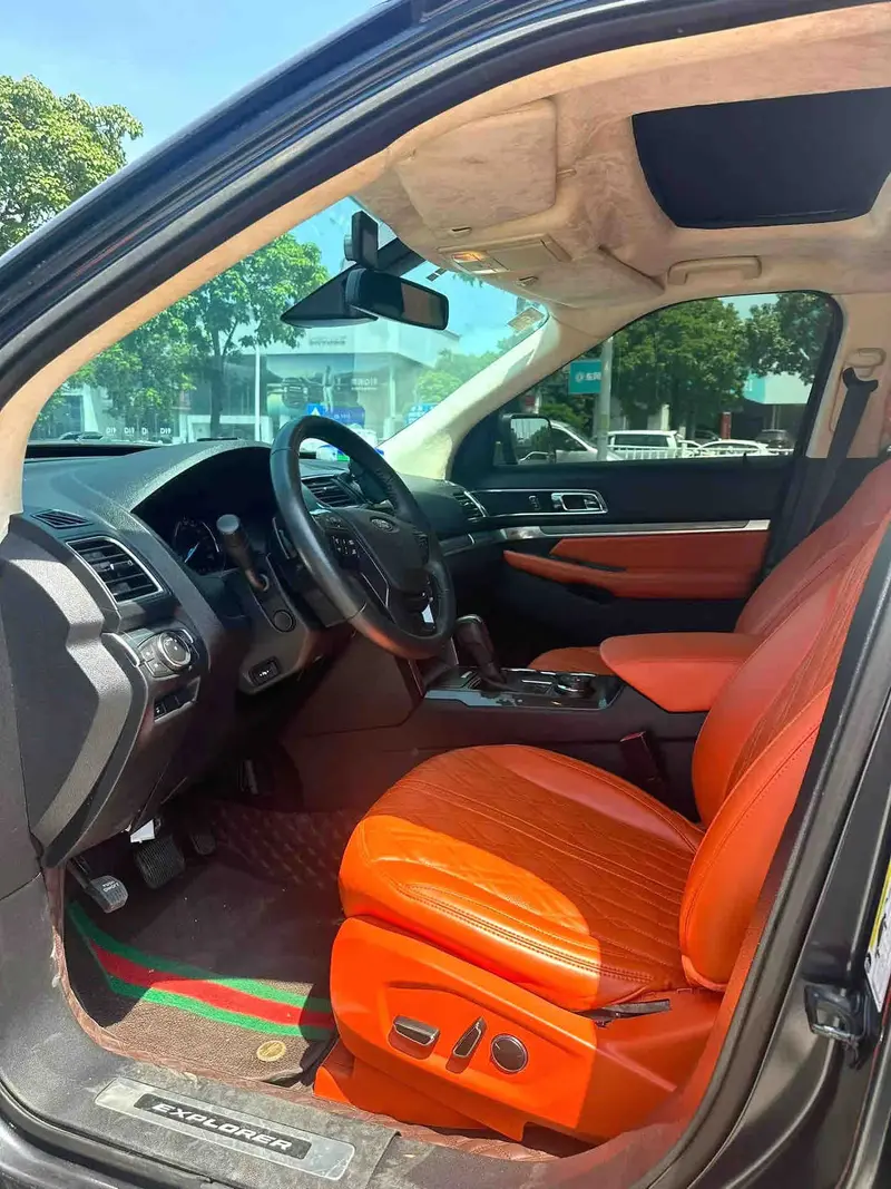 Vehicle photo 4