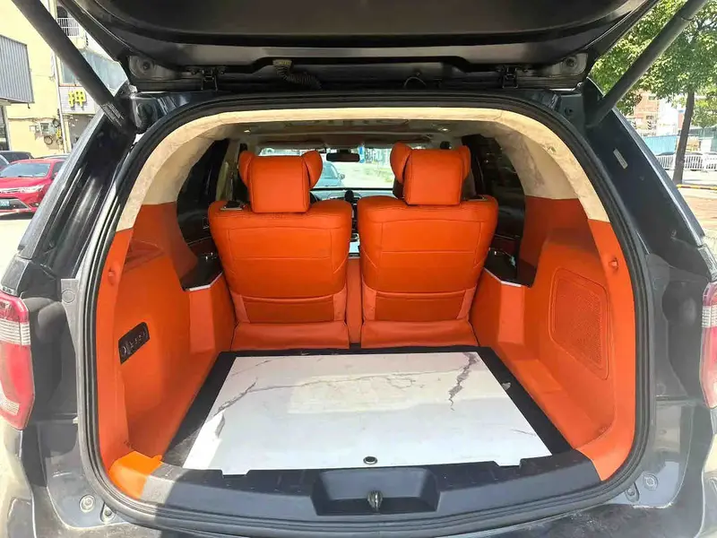 Vehicle photo 6