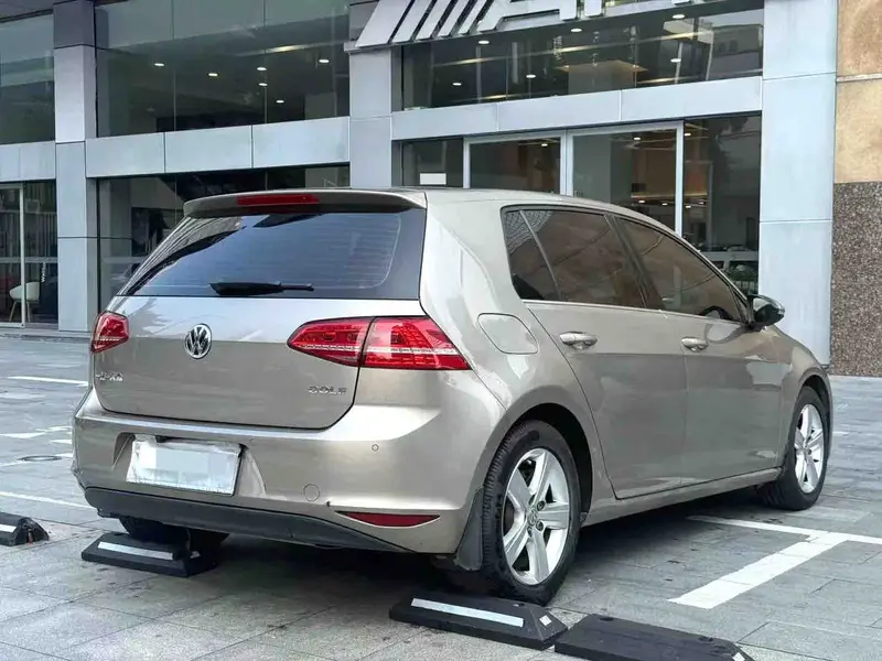 Vehicle photo 5