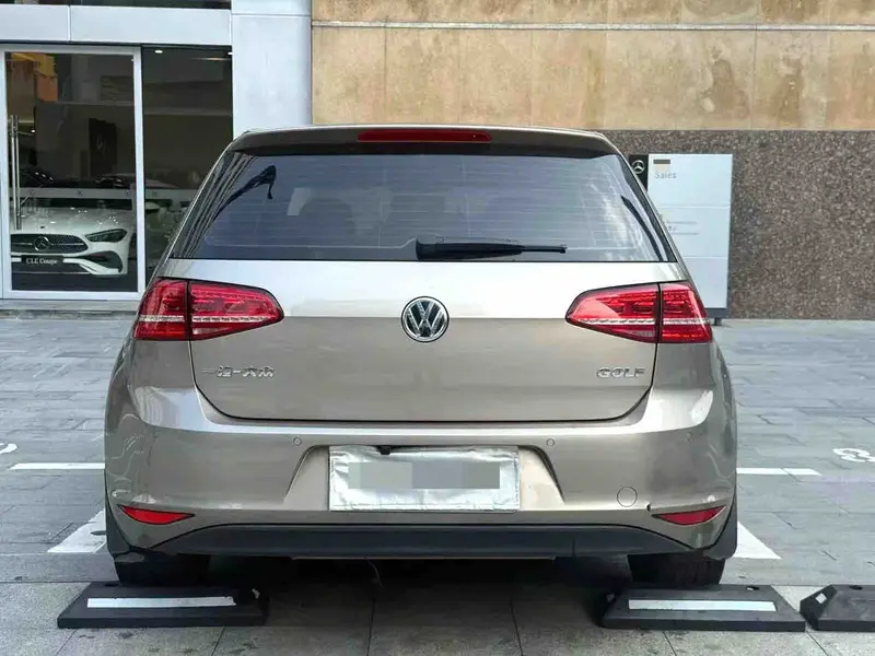 Vehicle photo 6