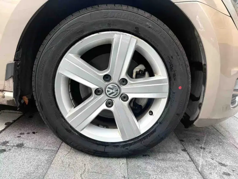 Vehicle photo 7