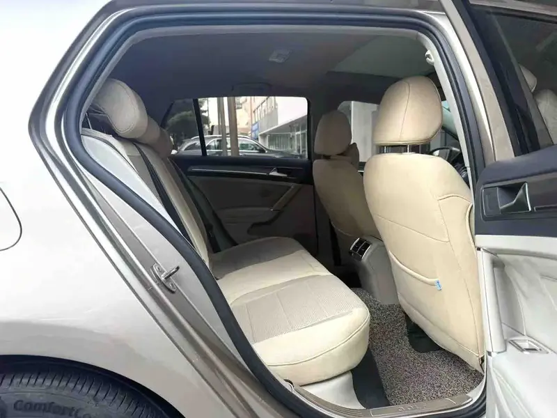 Vehicle photo 9