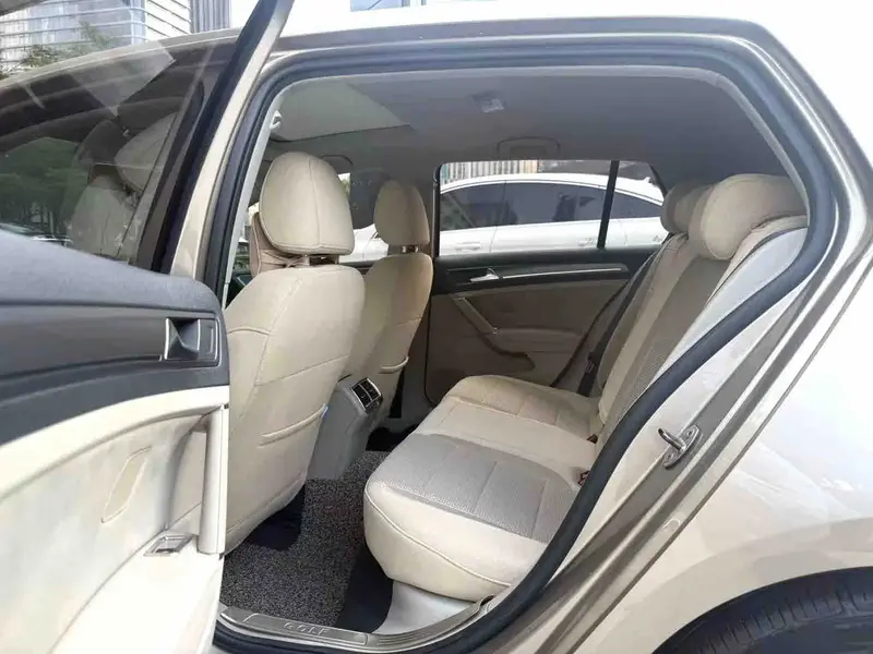 Vehicle photo 10